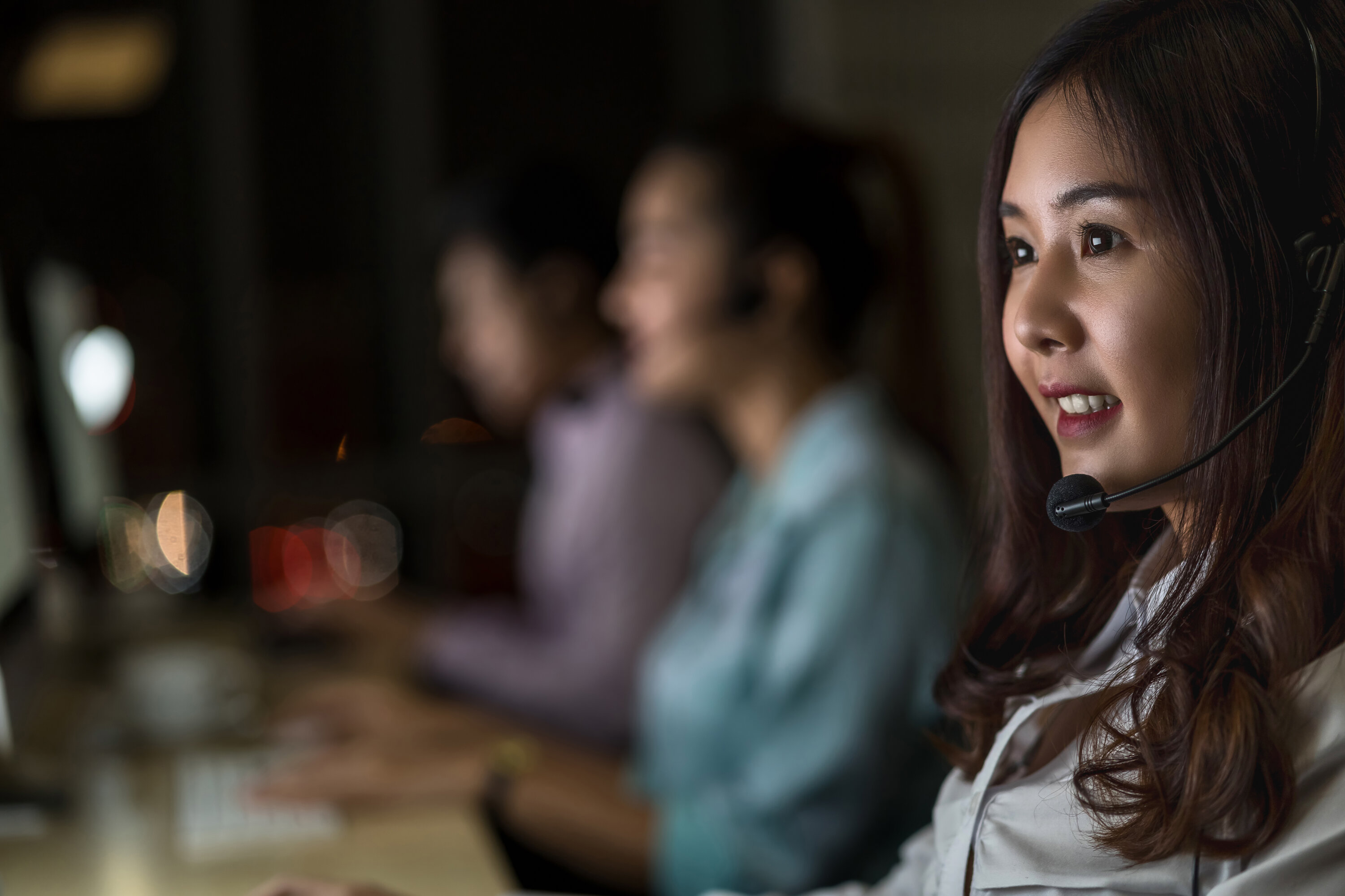 Image of Perbedaan Job Desk Call Center dan Contact Center